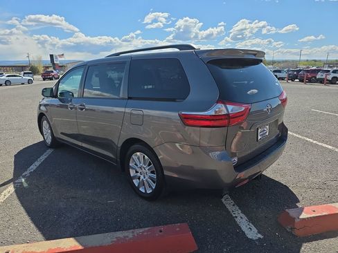 Used 2015 Toyota Sienna LE AWD/4WD image 5