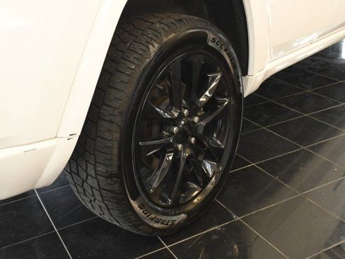 Used 2021 Jeep Grand Cherokee Laredo X AWD/4WD image 38