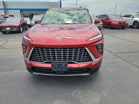 Used 2025 Buick Enclave Avenir AWD/4WD image 2