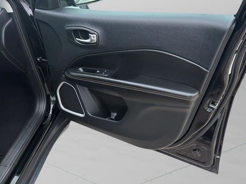 Used 2019 Jeep Compass Latitude AWD/4WD image 9