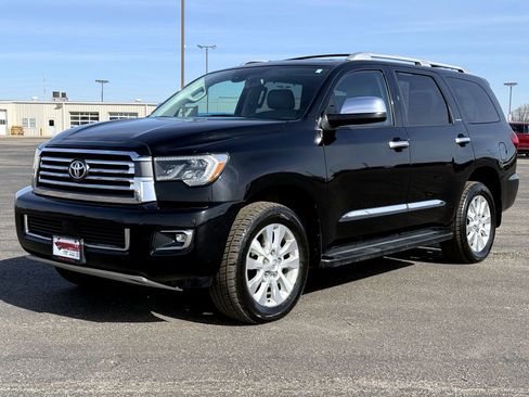 Used 2019 Toyota Sequoia Platinum w/ Four Season Floor Mat Package image 7
