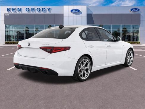 Used 2022 Alfa Romeo Giulia Ti RWD image 4