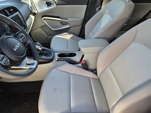Certified 2025 Kia Soul S image 18