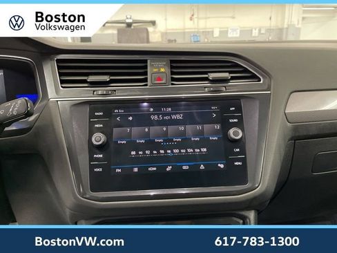 Used 2023 Volkswagen Tiguan SE w/ Panoramic Sunroof Package image 21