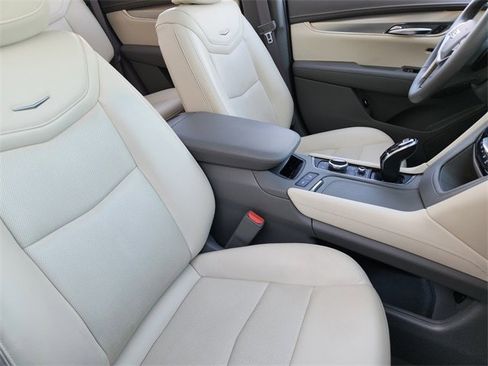 Used 2022 Cadillac XT5 Premium Luxury image 10