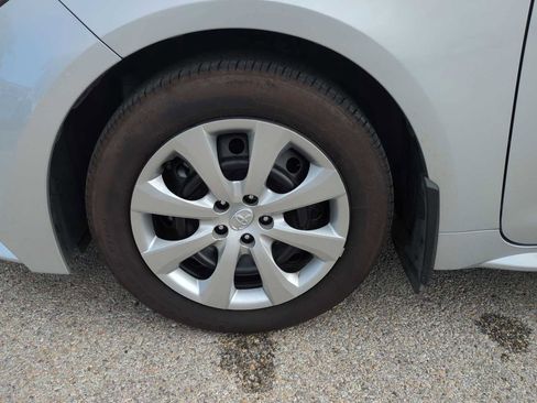 Used 2025 Toyota Corolla LE image 31