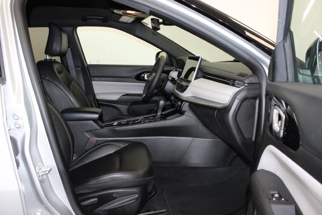Used 2025 Jeep Compass Limited AWD/4WD image 7