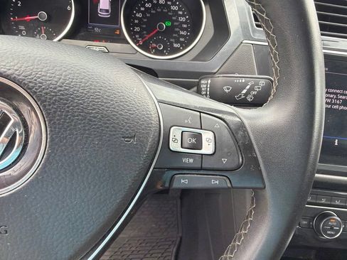 Used 2021 Volkswagen Tiguan SE w/ Panoramic Sunroof Package AWD/4WD image 15