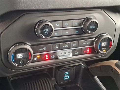 New 2025 Ford Bronco Badlands image 11