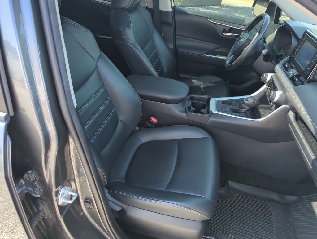 Used 2019 Toyota RAV4 XLE Premium w/ Cold Weather Package AWD/4WD image 38