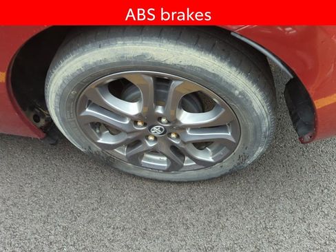 Used 2019 Toyota Yaris LE image 5