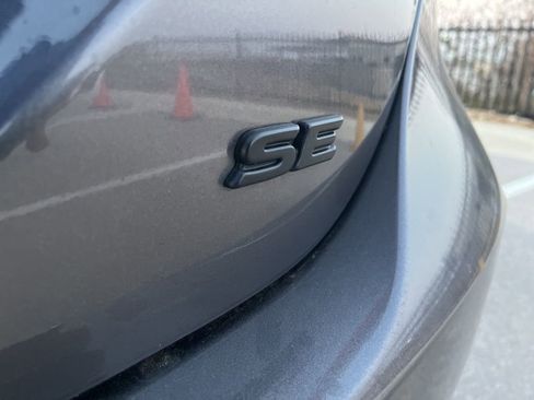 Used 2023 Toyota Camry SE image 9