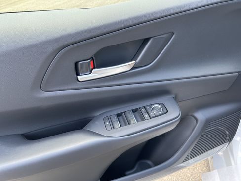 New 2026 Toyota Prius Plug-In Hybrid FWD image 8