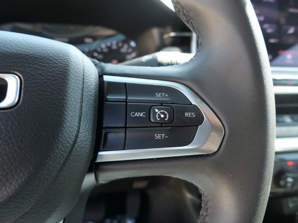 Used 2024 Jeep Compass Latitude AWD/4WD image 14