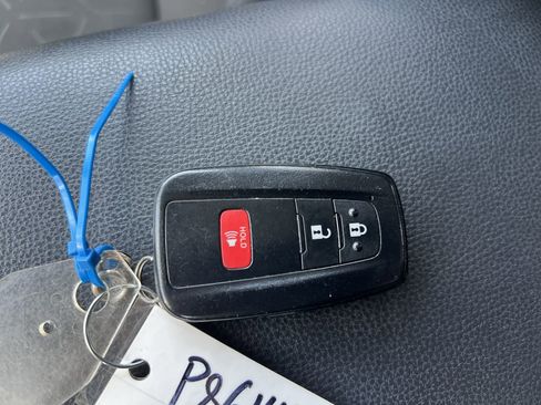 Used 2024 Toyota RAV4 XLE FWD image 37