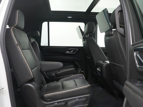 Used 2021 GMC Yukon XL SLT w/ SLT Premium Package AWD/4WD image 13