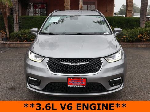 Used 2021 Chrysler Pacifica Touring-L image 3