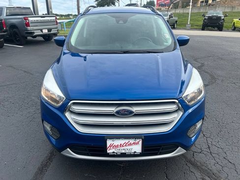 Used 2018 Ford Escape SE w/ Ford Safe & Smart Package FWD image 2