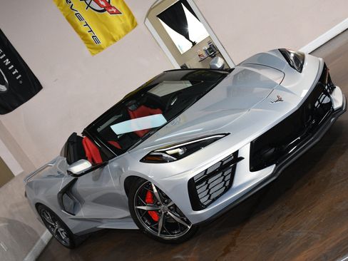 Used 2022 Chevrolet Corvette Stingray Convertible w/ Z51 Performance Package RWD image 77