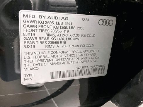 Used 2024 Audi Q5 e Premium Plus w/ Premium Plus Package AWD/4WD image 32