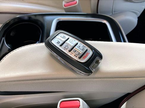 Used 2019 Chrysler Pacifica Limited image 15