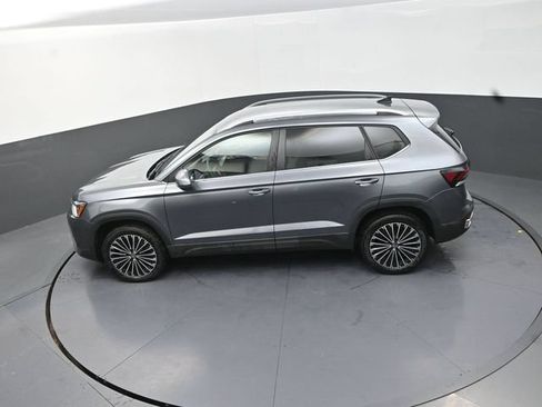 Used 2026 Volkswagen Taos SE FWD image 25