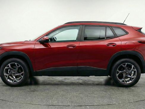 Used 2025 Chevrolet Trax LT FWD image 5