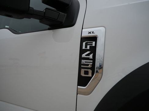 Used 2022 Ford F450 XL w/ Power Equipment Group image 4