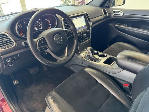 Used 2018 Jeep Grand Cherokee Altitude AWD/4WD image 12