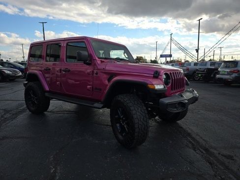 Used 2022 Jeep Wrangler Unlimited Sahara image 9