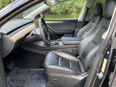 Used 2025 Tesla Model Y Long Range RWD image 17