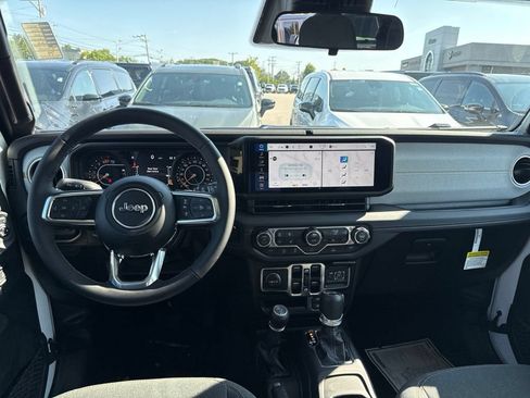 New 2026 Jeep Wrangler Unlimited Sahara AWD/4WD image 18
