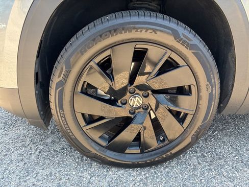 Used 2024 Volkswagen Atlas Cross Sport SE AWD/4WD image 9