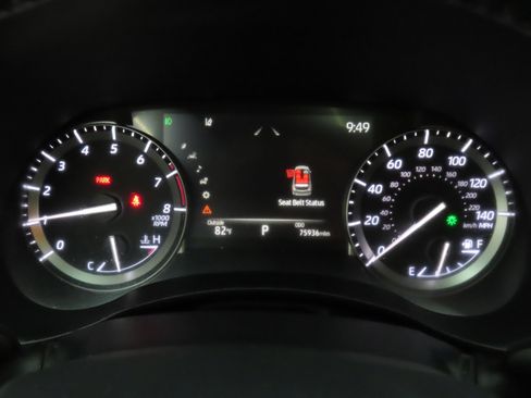 Used 2022 Toyota Highlander XLE AWD/4WD image 12
