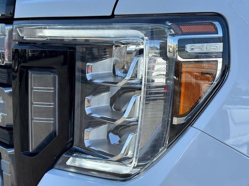 Used 2022 GMC Sierra 2500 AT4 w/ AT4 Premium Plus Package image 13