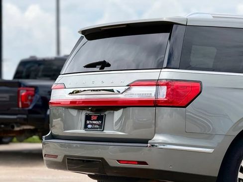 Used 2019 Lincoln Navigator Reserve AWD/4WD image 13