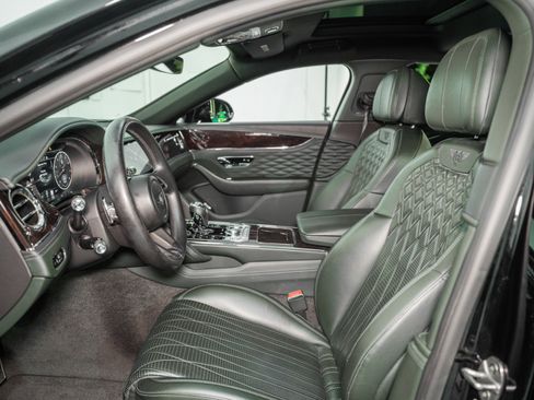 Certified 2022 Bentley Flying Spur V8 image 18