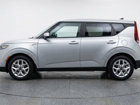 Used 2025 Kia Soul LX w/ LX Technology Package FWD image 5