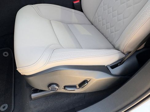 New 2025 Volvo XC90 T8 Plus w/ Protection Package Premier image 23