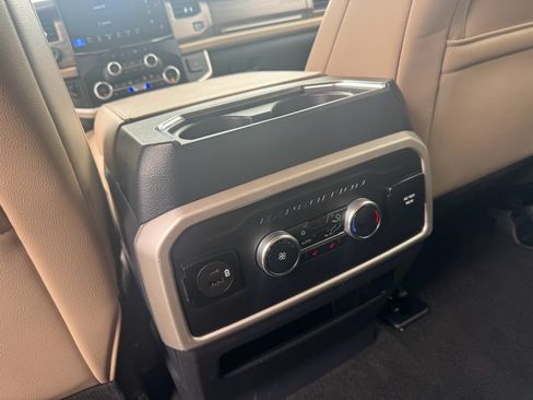 Used 2023 Ford Expedition Limited AWD/4WD image 16