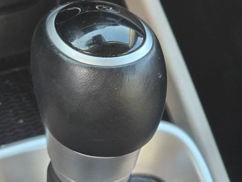 Used 2024 Hyundai Venue SEL FWD image 11