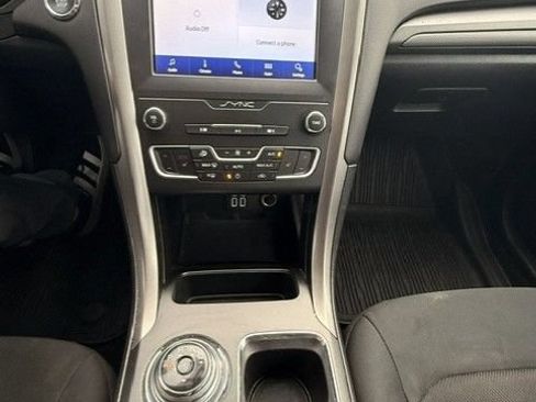 Used 2020 Ford Fusion SE AWD/4WD image 12