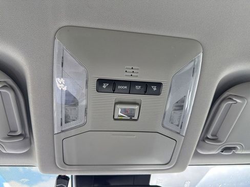 Used 2021 Toyota RAV4 XLE AWD/4WD image 25