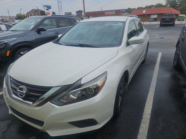 Used 2017 Nissan Altima 2.5 SR FWD image 4