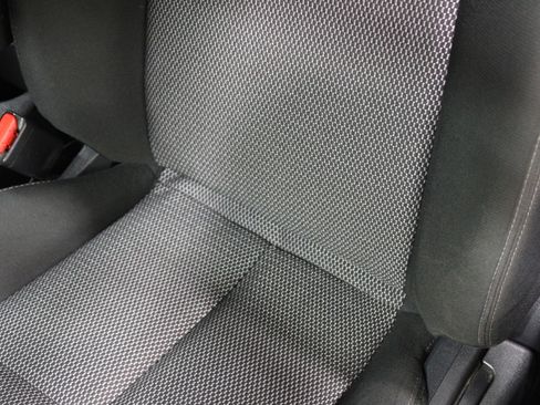 Used 2019 Nissan Versa SV image 4