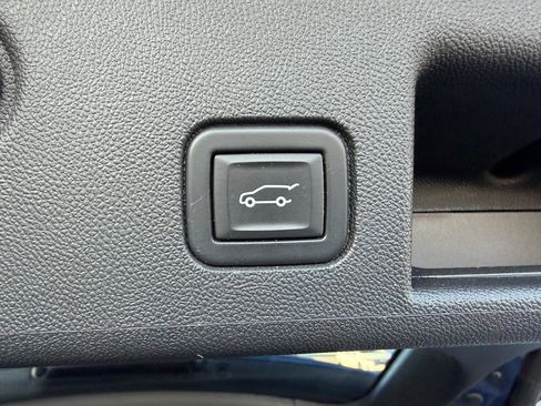 Used 2023 Chevrolet Equinox LT w/ Driver Convenience Package image 7