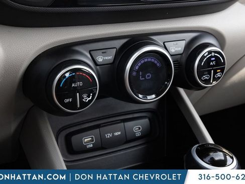 Used 2025 Hyundai Venue SEL FWD image 10