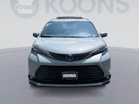 Used 2022 Toyota Sienna XLE Woodland Edition AWD/4WD image 11