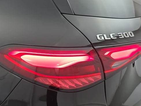 Used 2026 Mercedes-Benz GLC 300 4MATIC image 35