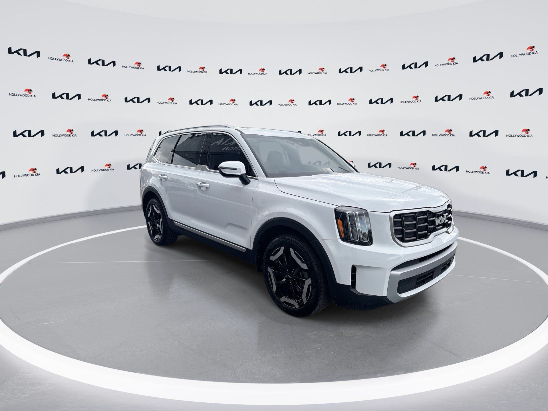 Used 2025 Kia Telluride S FWD image 2